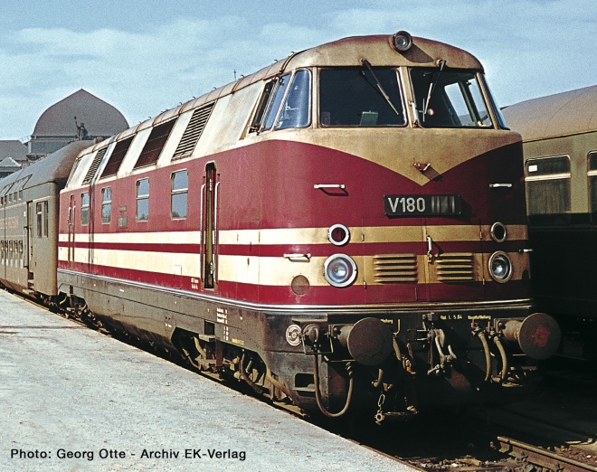Diesel locomotive V 180 Digital with Sound<br /><a href='images/pictures/Roco/Roco-73891.jpg' target='_blank'>Full size image</a>